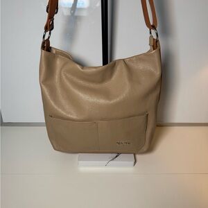 Valentina - GUC - Stylish Tan Leather Shoulder Bag